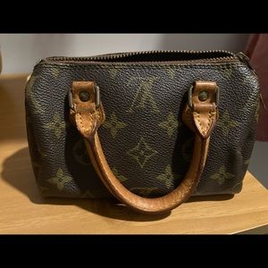 Louis Vuitton mini speedy bag